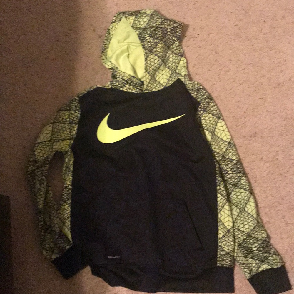 Nike boys dry fit sweat shirt